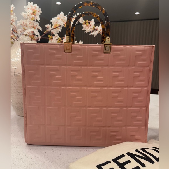 FENDI SUNSHINE EMBOSSED FF LEATHER TOTE BAG + charm - Picture 2 of 10